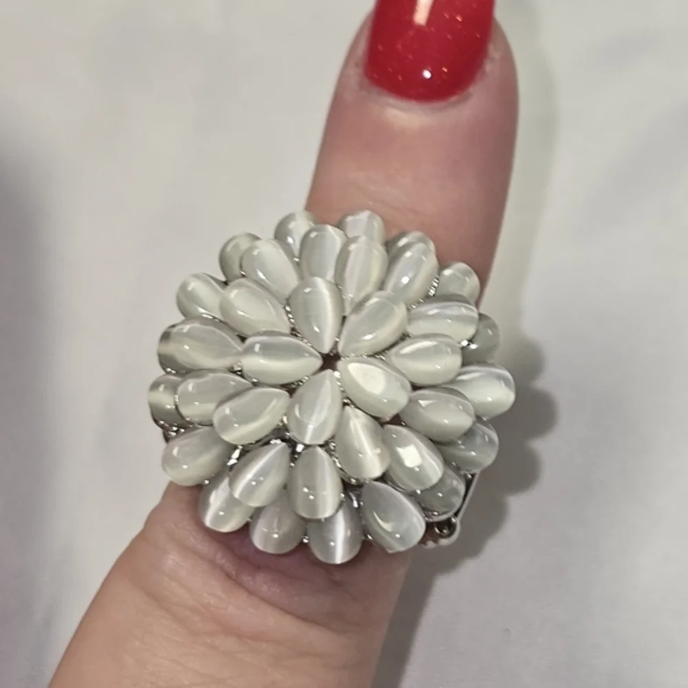 Treska Starburst Silver and White Floral Adjustable Statement Cocktail Ring‎